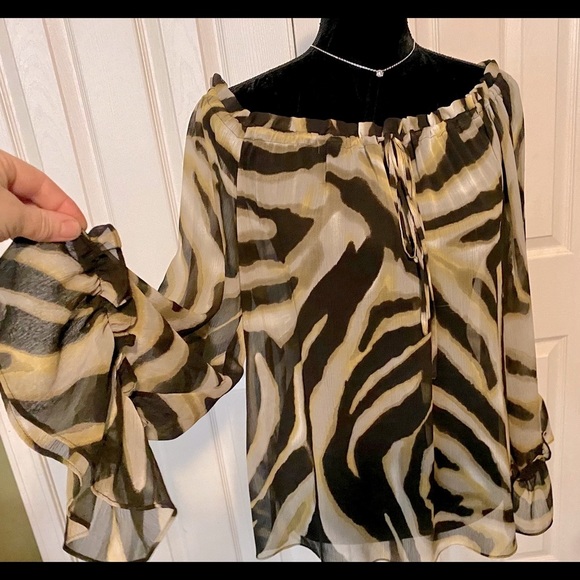 Light and airy bell sleeve sheer blouse - Picture 1 of 7